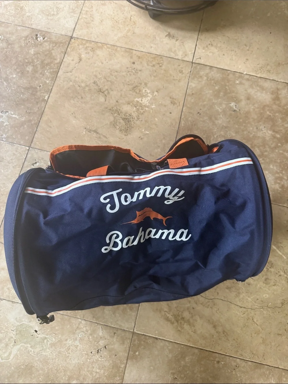 Tommy Bahama clamshell duffel bag excellent condition